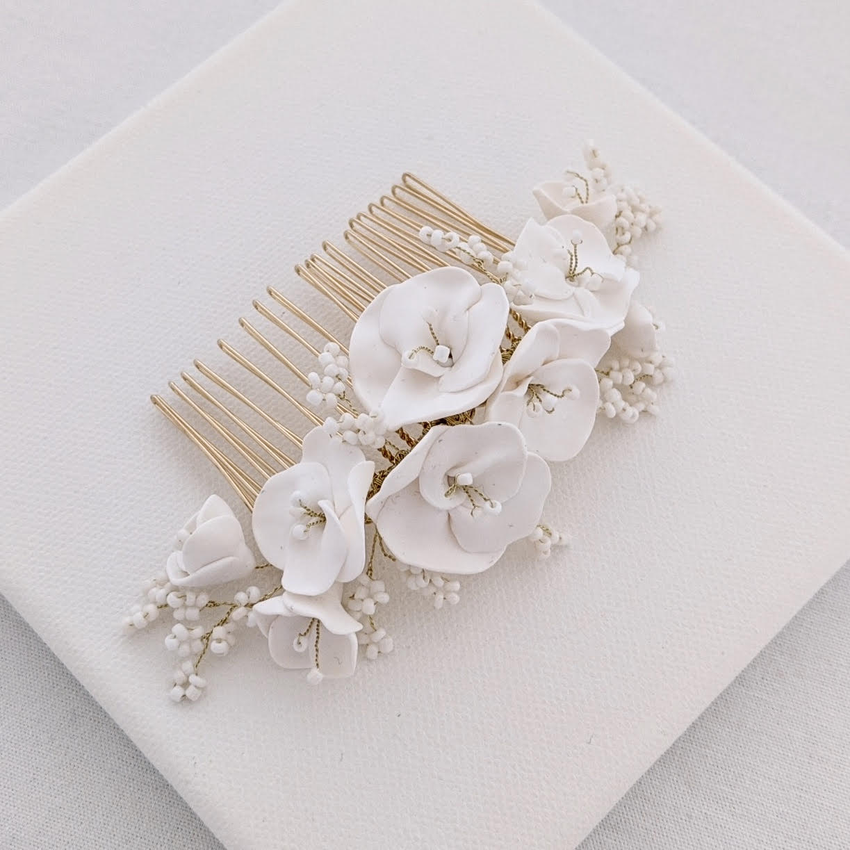 poszadesign_modern_elegant_bridal_bride_hair_accessories__hairpins_hair_comb_vintage_wedding_boho_minimalist_handmade_handcrafted_natural_bespoke