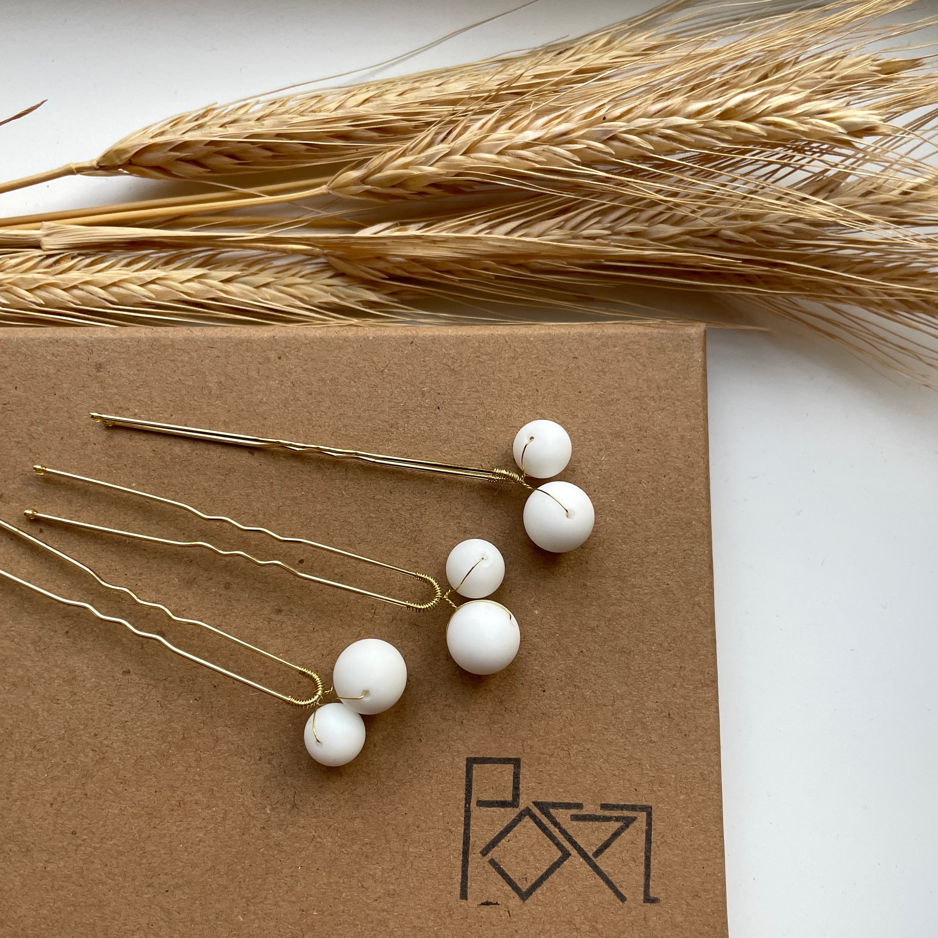poszadesign_modern_elegant_bridal_bride_hair_accessories__hairpins_hair_comb_vintage_wedding_boho_minimalist_handmade_handcrafted_natural_bespoke