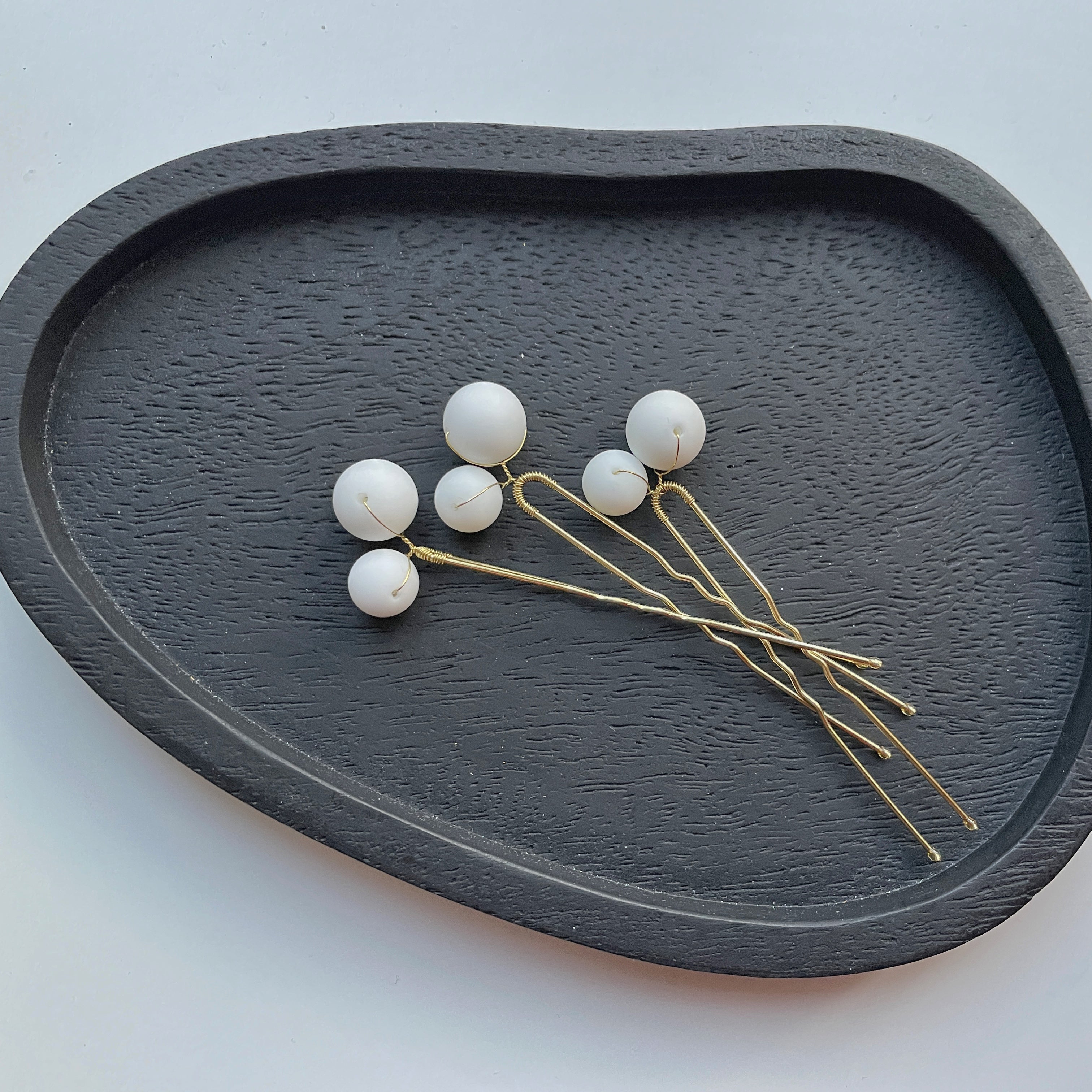 poszadesign_modern_elegant_bridal_bride_hair_accessories__hairpins_hair_comb_vintage_wedding_boho_minimalist_handmade_handcrafted_natural_bespoke