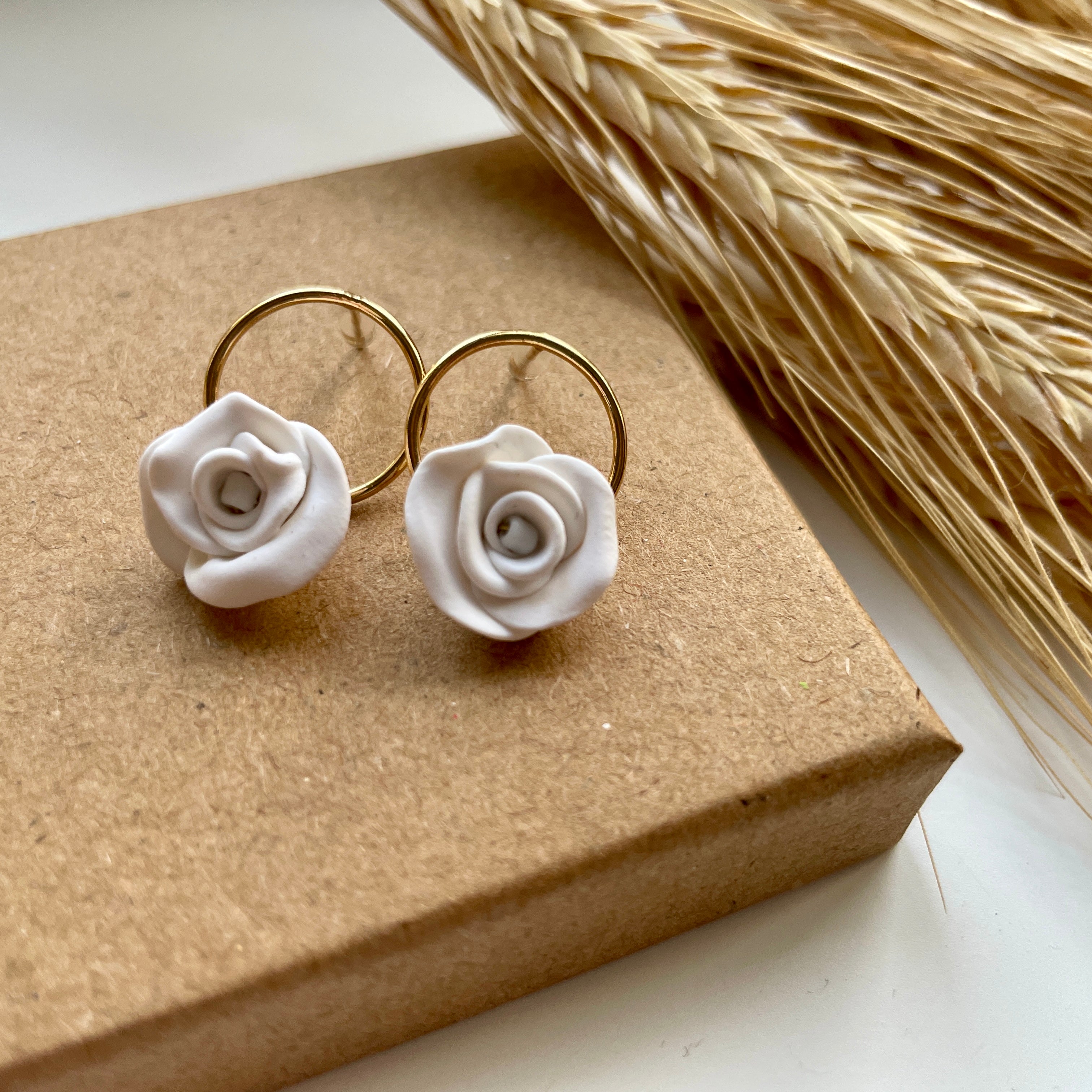 poszadesign_modern_elegant_bridal_bride_hair_accessories__hairpins_hair_comb_vintage_wedding_boho_minimalist_handmade_handcrafted_natural_bespoke